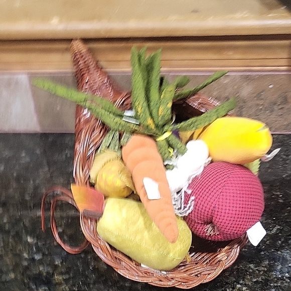 Cornucopia Wicker Realistic Faux Vegetables Fruit  Centerpiece Horn of Plenty - Picture 12 of 12